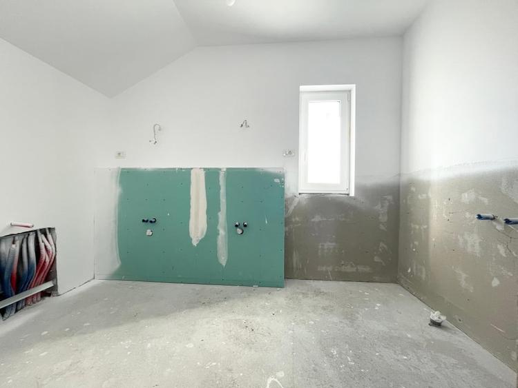 Duplex cu 4 camere cu Canalizare în Moșnița Veche