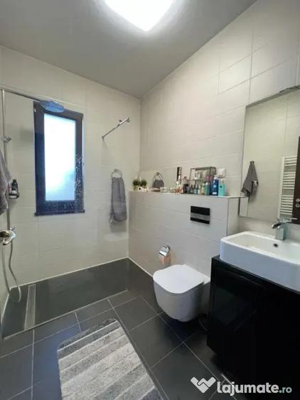 Apartament cu 2 camere semidecomandat în Borhanci