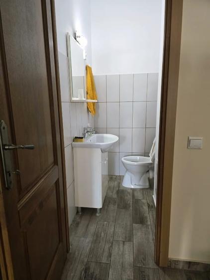 Apartament cu 4 camere nedecomandat, mobilat în Central