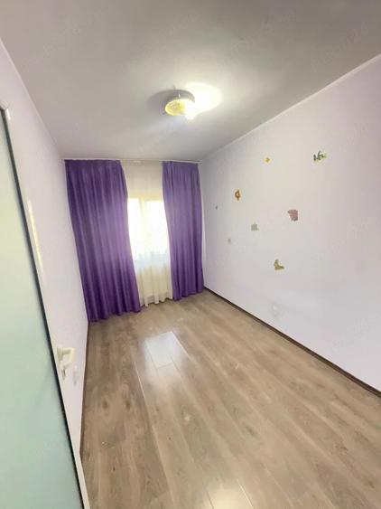 Apartament cu 3 camere decomandat în Micro 16