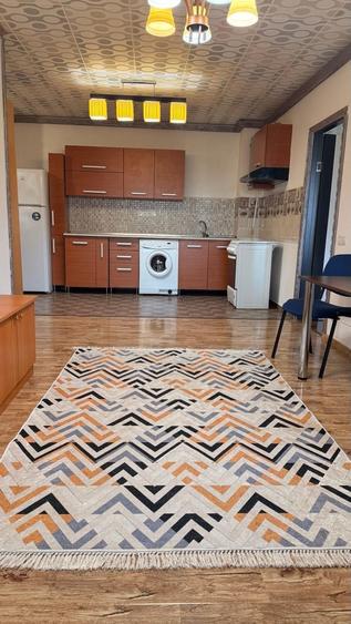 Apartament cu 3 camere decomandat în Florești