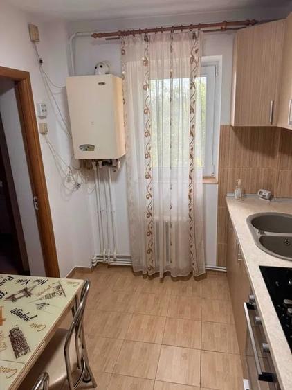 Apartament cu 2 camere decomandat în Nicolina