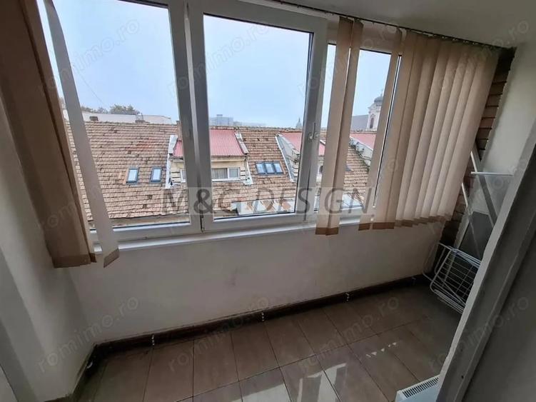 Apartament cu 5 camere decomandat, mobilat în Central