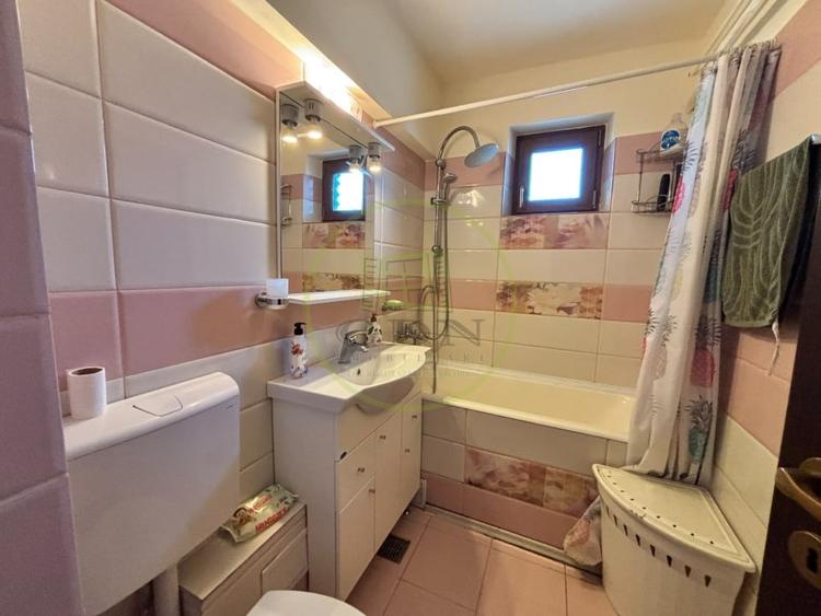 Apartament cu 4 camere decomandat, mobilat în Central