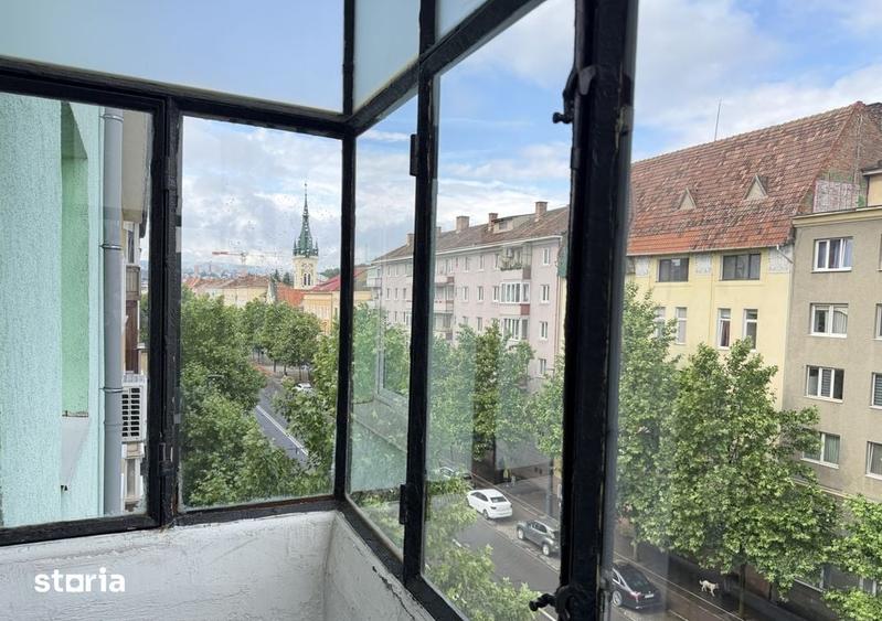 Apartament cu 3 camere semidecomandat în Central