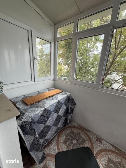 Apartament cu 2 camere semidecomandat în Craiovița Nouă