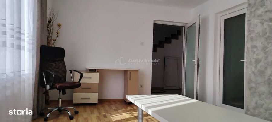 Casă cu 4 camere în Valea
