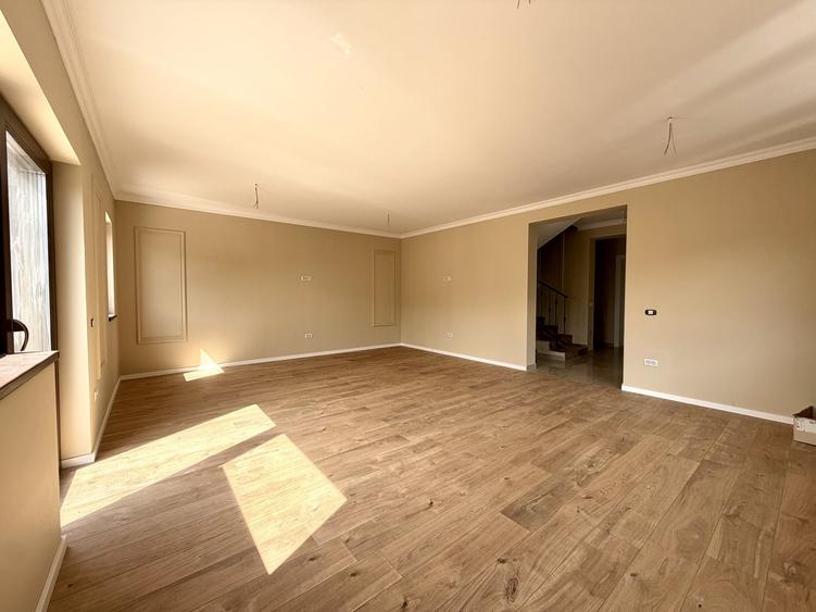 Duplex cu 4 camere cu Canalizare în Dumbrăvița