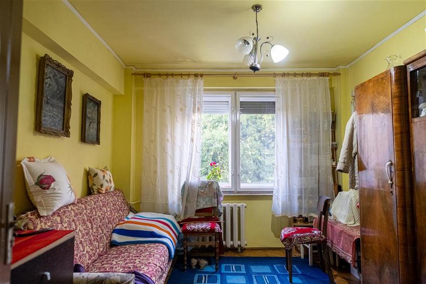 Apartament cu 4 camere decomandat în Decebal