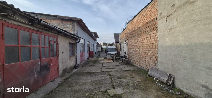 Casă cu 7 camere cu Teren 1174 Mp în Central
