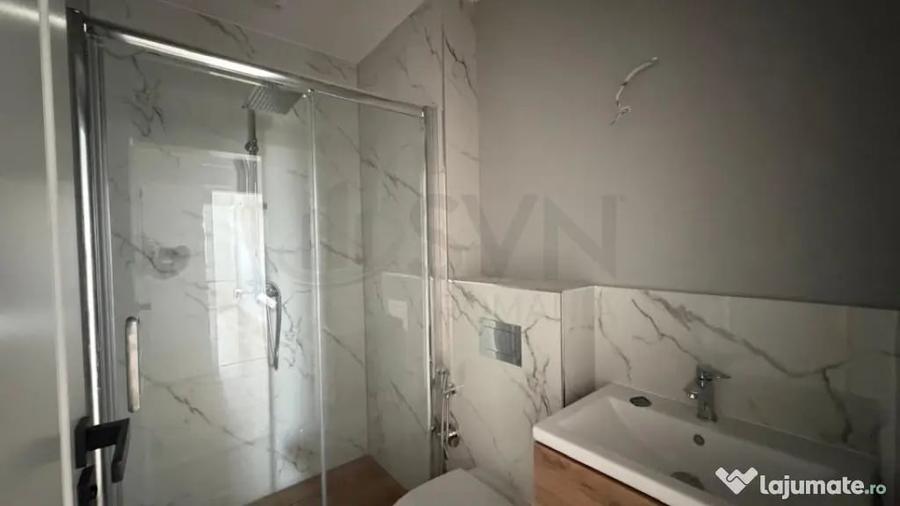 Apartament cu 3 camere decomandat în Sisești