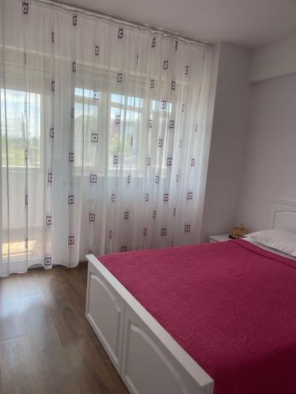Apartament cu 3 camere decomandat în Nufărul