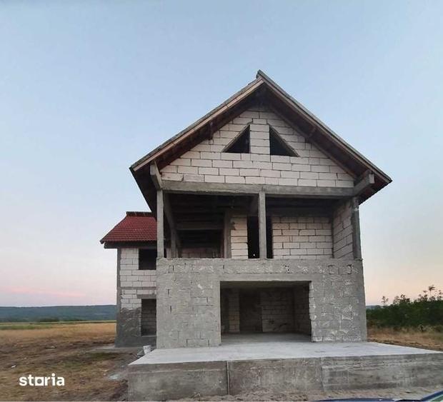Casă cu 4 camere cu Teren 160 Mp în Central