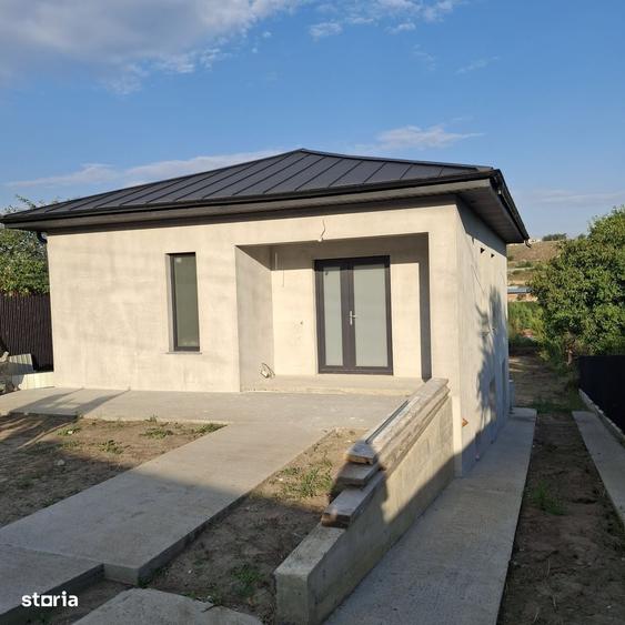 Casă cu 4 camere în Exterior Vest