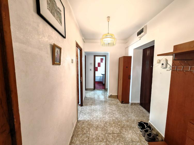 Apartament cu 2 camere decomandat în Banca Națională