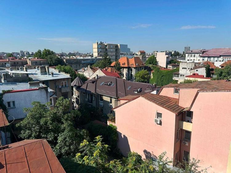 Apartament cu 3 camere semidecomandat în Ultracentral