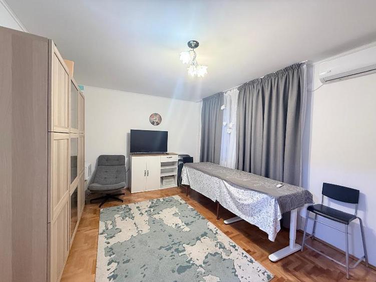 Apartament cu 3 camere decomandat în Drumul Taberei