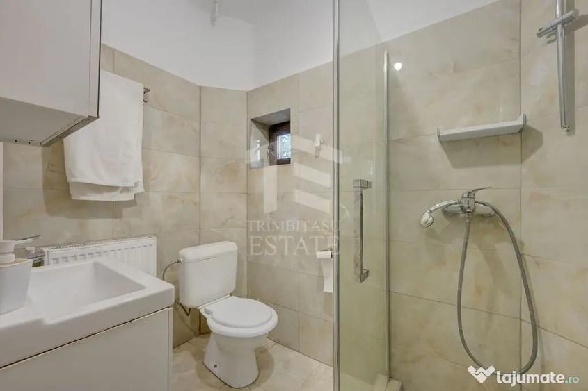 Casă cu 7 camere cu Teren 185 Mp în Central
