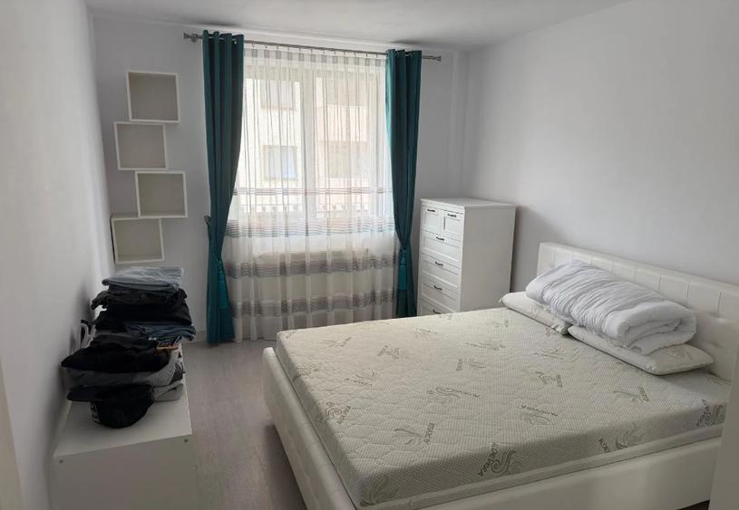 Apartament cu 3 camere decomandat, mobilat în Central