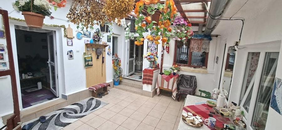Vand casa curte Sector 5