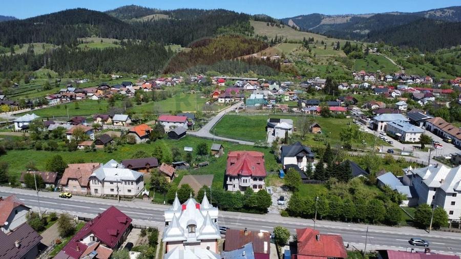 Casă individuală cu 18 camere cu Teren 600 Mp în Nord
