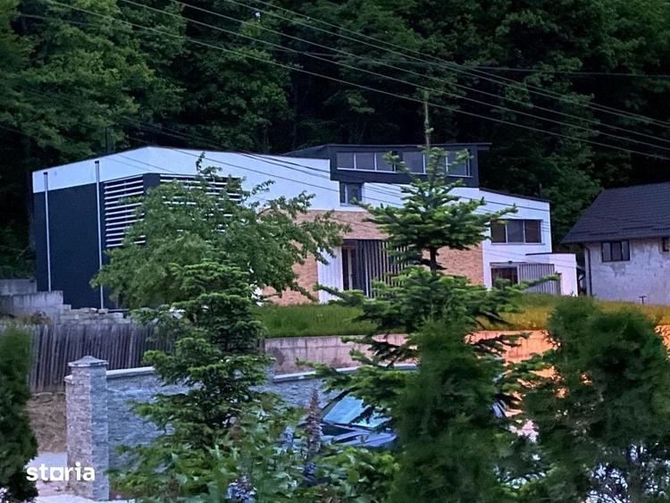 Casă cu 5 camere cu Teren 997 Mp în Bascov