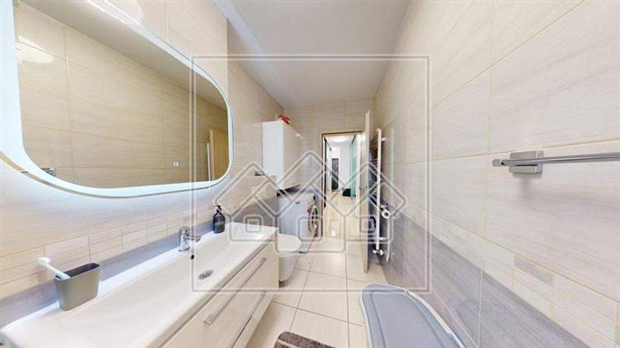 Apartament cu 3 camere decomandat în Piața Cluj