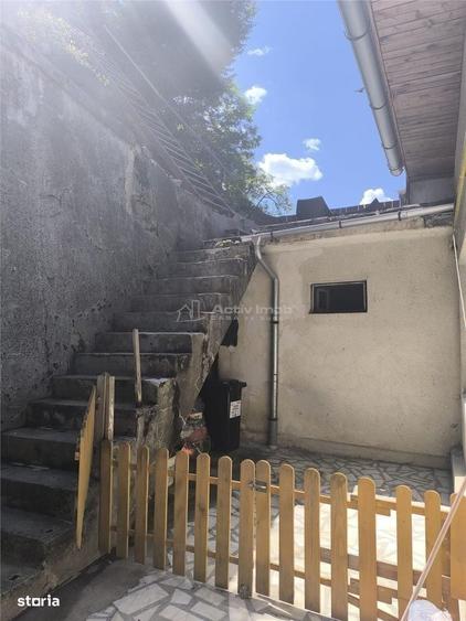 Casă cu 4 camere în Central