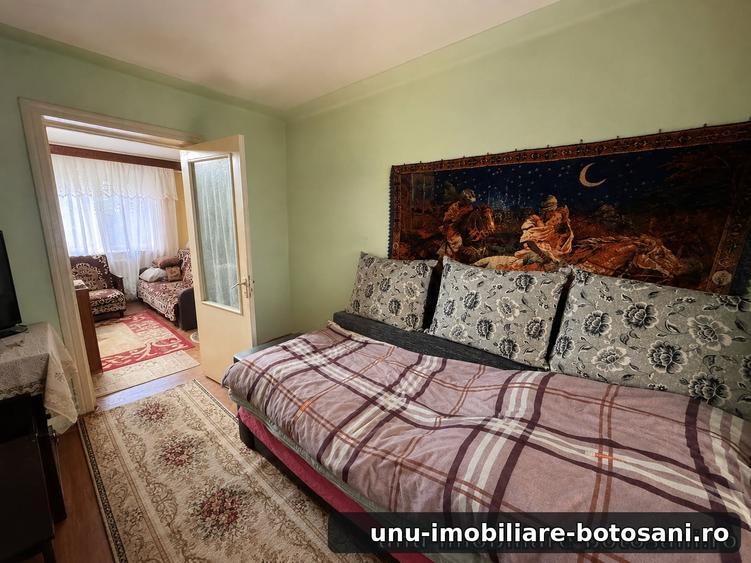 Apartament cu 3 camere semidecomandat în Central