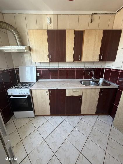 Apartament cu 3 camere semidecomandat, mobilat în Drumul Taberei