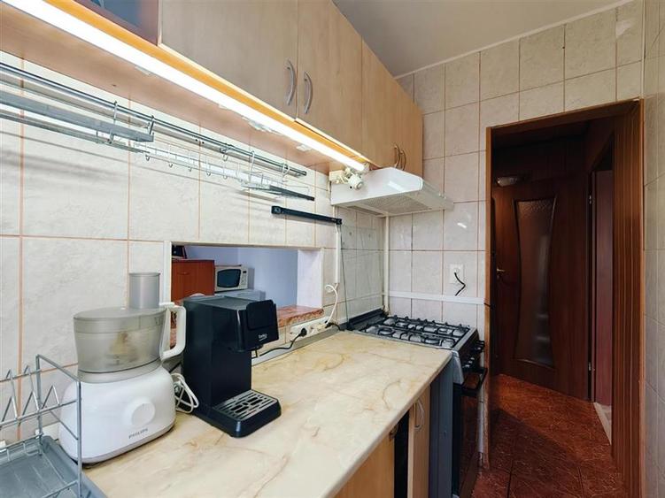 Apartament cu 3 camere semidecomandat în Florilor