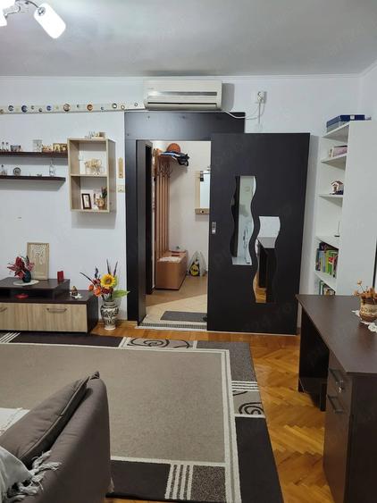 Apartament cu 2 camere semidecomandat în Democrației