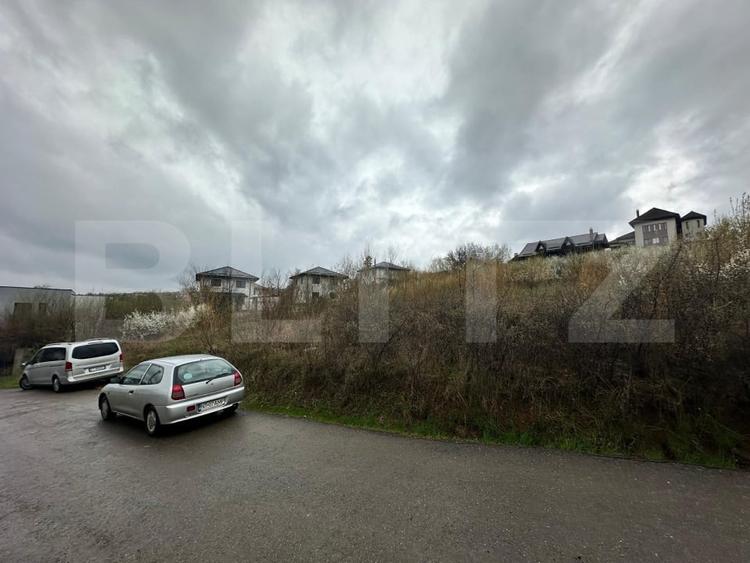 Teren Construcții intravilan de 1864 mp, în Bucium