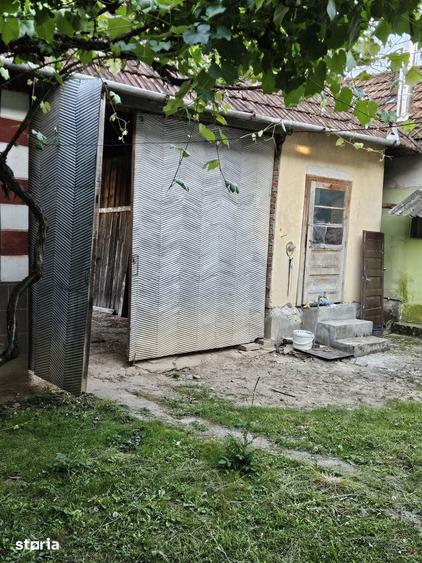 Casă cu 6 camere cu Teren 2000 Mp în Buntești