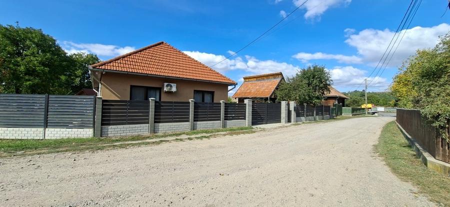 Casă cu 3 camere în Zăbala