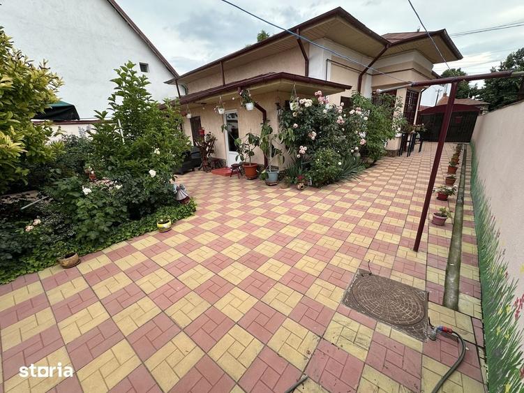 Casă cu 4 camere decomandat cu Teren 420 Mp în Central
