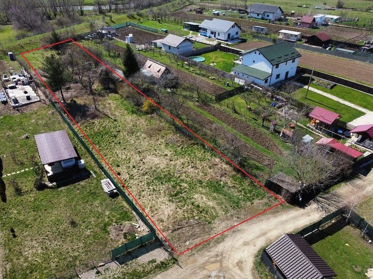 Teren de 1700 mp, în Podu Oltului