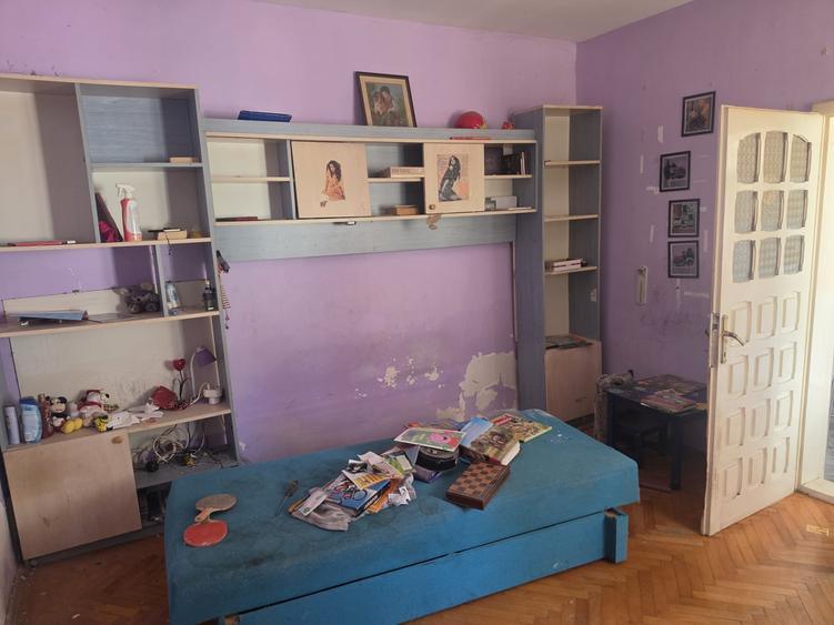 Casă individuală cu 4 camere cu Canalizare în Vatra Luminoasă