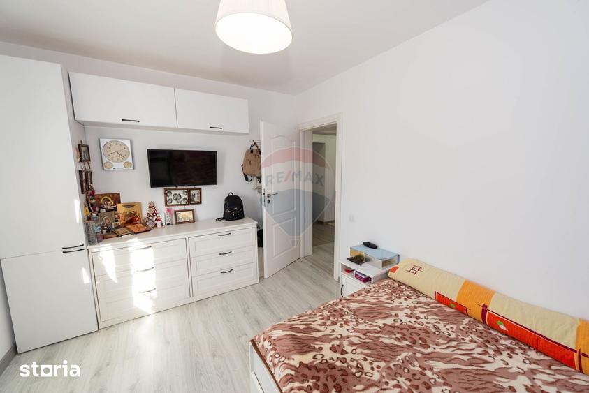 Casă cu 5 camere cu Teren 300 Mp în Joița