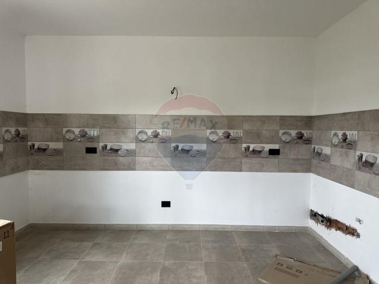 Casă individuală cu 5 camere cu Teren 1200 Mp în Rediu
