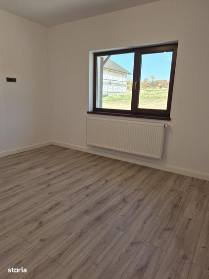 Casă cu 4 camere în Tomești