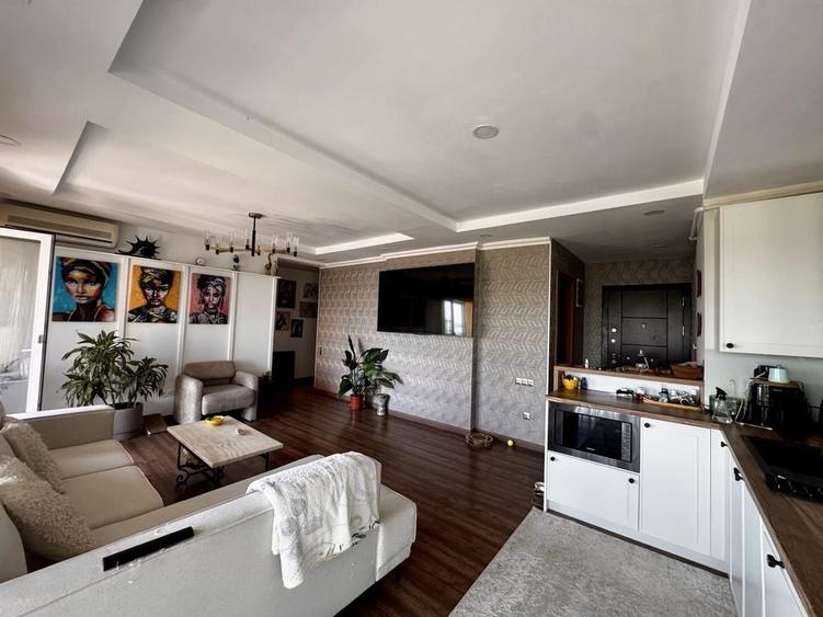 Apartament cu 3 camere semidecomandat în Ștefăneștii de Jos