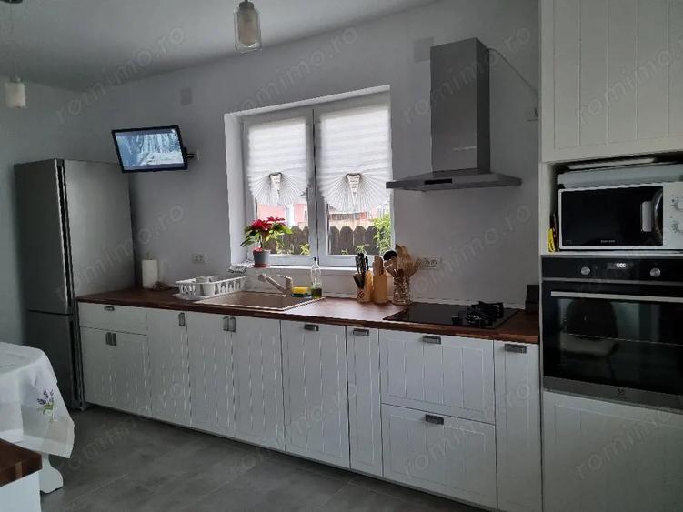 Casă cu Teren 1161 Mp în Islaz