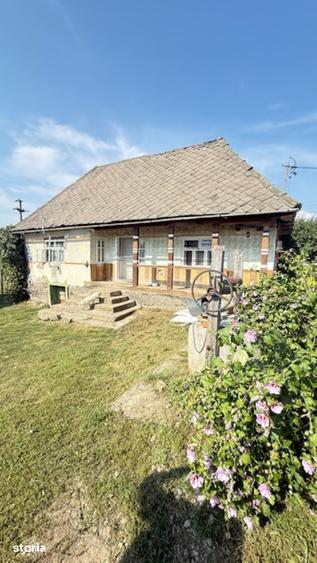 Casă cu 2 camere cu Teren 1400 Mp în Groși