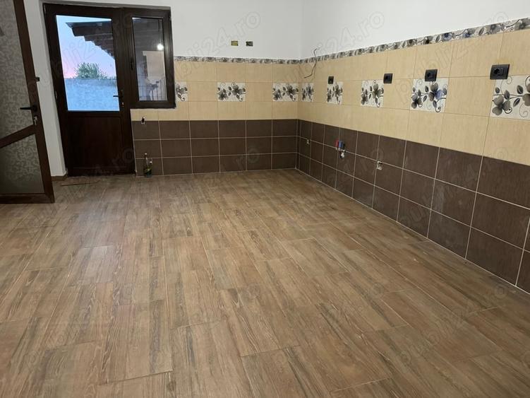 Casă cu 5 camere cu Teren 250 Mp în Chercea
