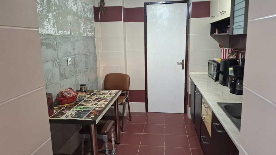 Apartament cu 3 camere decomandat în Românești