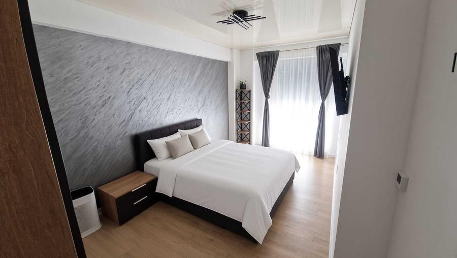 Apartament cu 3 camere decomandat în 23 August