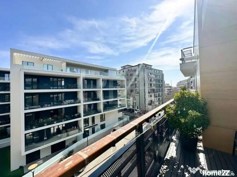 Apartament cu 4 camere semidecomandat în Herăstrău