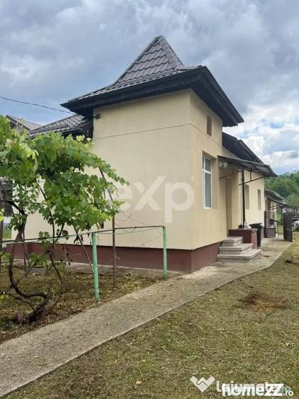 Casă cu 3 camere cu Teren 1140 Mp în Central