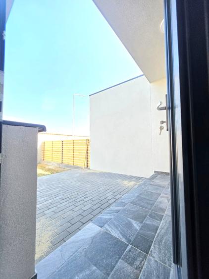 Apartament cu 3 camere semidecomandat în Giurgiului